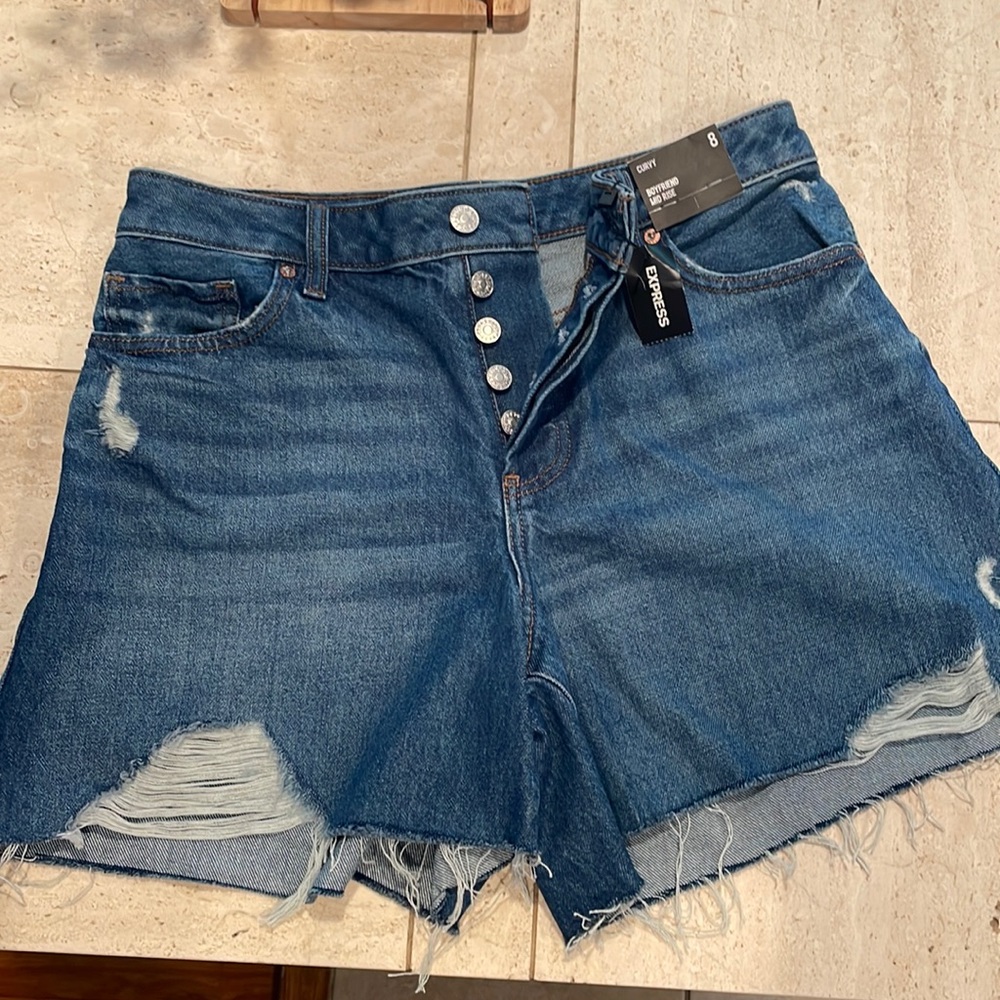 BNWT Express Curvy Boyfriend Jean Shorts